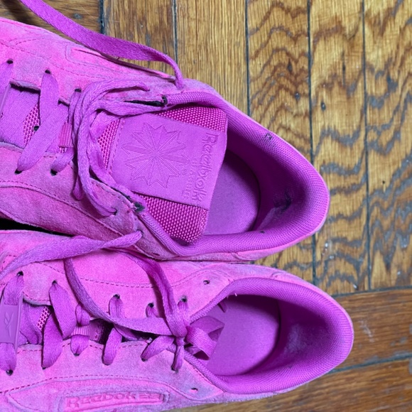 Reebok Club C in Bright Pink suede - Picture 5 of 5